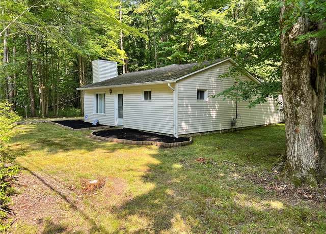 Property at 1698 Lakeview St, Jamestown - Cra, PA 16134, 2 beds, 2 baths