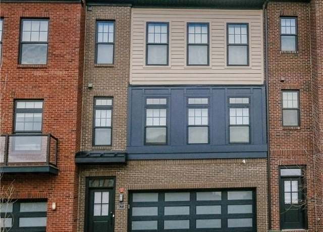 Property at 425 Magnolia Dr, Peters Twp, PA 15367, 3 beds, 2.5 baths