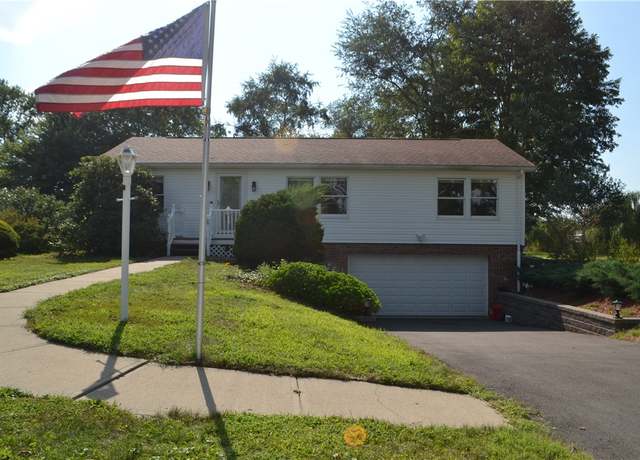 Property at 8 Harvest Dr, Cranberry Twp, PA 16066, 3 beds, 2 baths