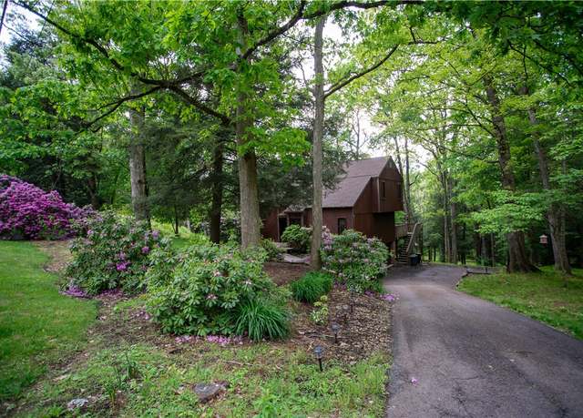 Property at 126 Green Forest Dr, Economy, PA 15005, 3 beds, 2.5 baths