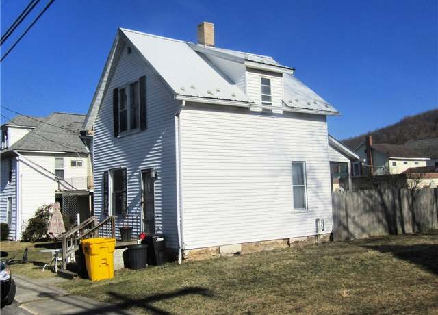 Property at 215 Franklin St, Hooversville Boro, PA 15963, 2 beds, 1 bath