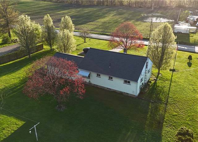 Property at 318 Hamburg Rd, Hempfield Twp - Mer, PA 16125, 4 beds, 1.5 baths