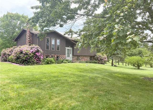 Property at 199 Lyon Ln, Lancaster Twp, PA 16037, 3 beds, 2.5 baths