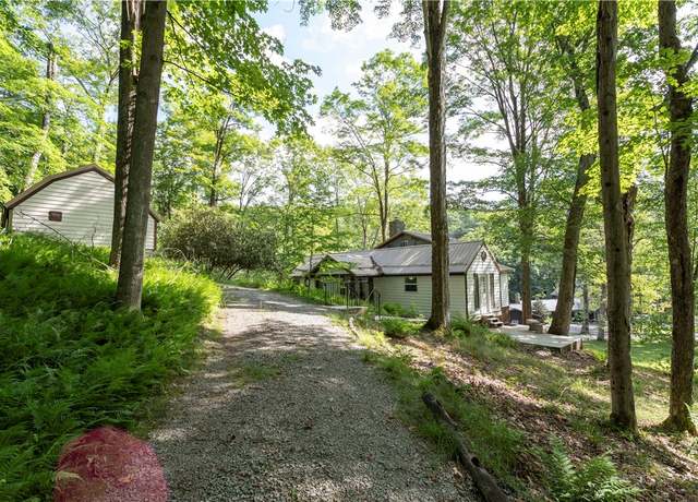 Property at 102 Snee Ln, Middlecreek Twp, PA 15622, 2 beds, 1 bath