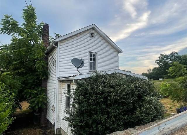 Property at 424 Old Zelienople Rd, Franklin Twp, PA 16117, 2 beds, 1 bath