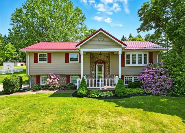 Property at 236 Fredonia Rd, Hempfield Twp - Mer, PA 16125, 3 beds, 2.5 baths