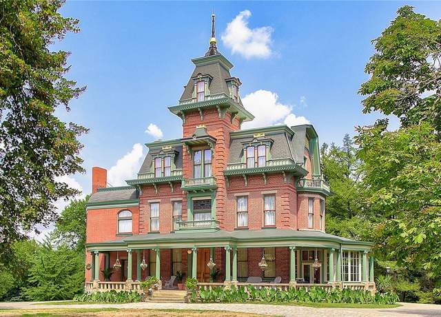 Property at 5501 Elgin St, Highland Park, PA 15206, 7 beds, 4.5 baths