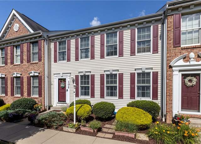 Property at 102 Castle View Dr, Kennedy Twp, PA 15136, 3 beds, 2.5 baths