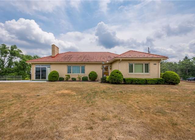 Property at 5813 Steubenville Pike, Robinson Twp - Nwa, PA 15136, 3 beds, 2 baths