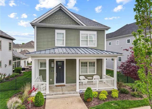 Property at 105 Riverfront St, Oakmont, PA 15139, 4 beds, 3 baths