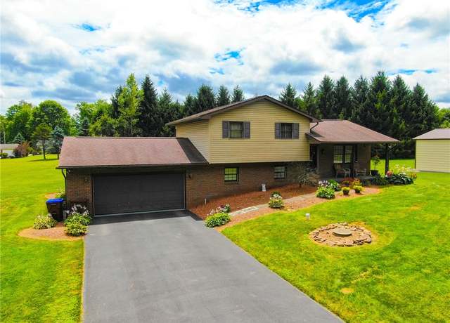 Property at 130 James Cir, North Beaver Twp, PA 16102, 3 beds, 1.5 baths