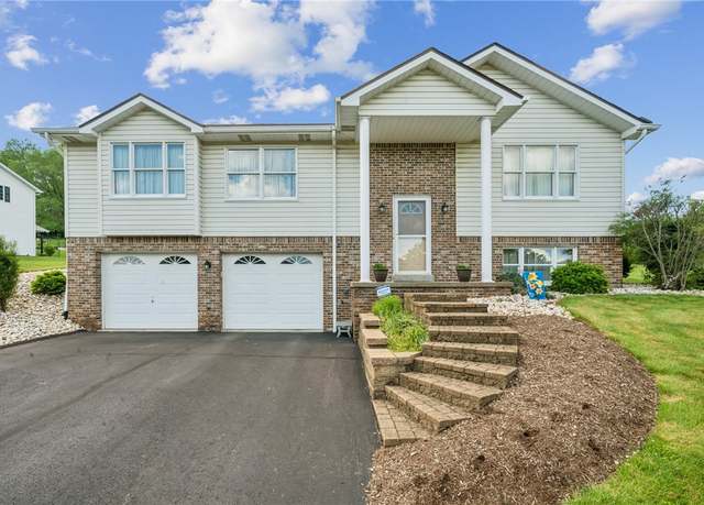 Property at 1045 New London Dr, City Of Greensburg, PA 15601, 3 beds, 2.5 baths