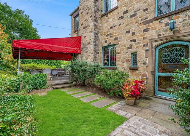 Property at 6850 Reynolds St, Point Breeze, PA 15208, 6 beds, 3.5 baths