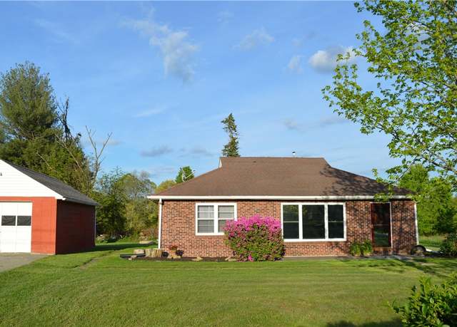 Property at 2205 Dellenbaugh Rd, Frazer, PA 15084, 2 beds, 1 bath