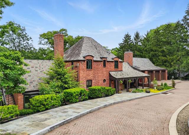 Property at 30 Club Rd, Rosslyn Farms, PA 15106, 4 beds, 4 baths