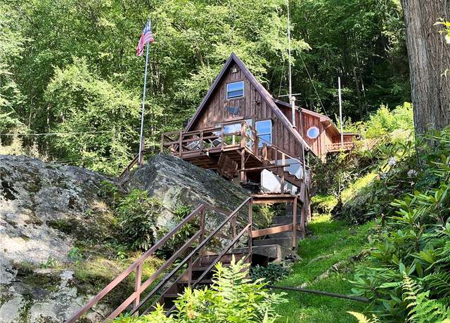 Property at 688 North Tunnel Rd, Rockland Twp, PA 16374, 2 beds, 0.5 baths