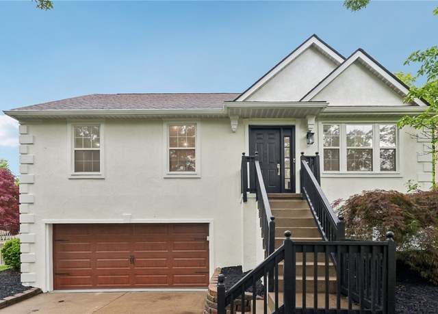 Property at 219 Randy Ln, Moon/crescent Twp, PA 15108, 3 beds, 2.5 baths