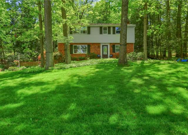 Property at 1036 Woodhill Dr, Richland, PA 15044, 4 beds, 2.5 baths