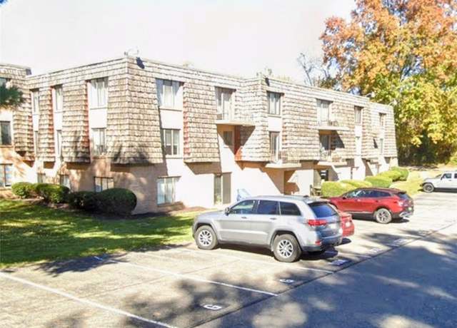 Property at 1621 Forest Green Dr, Moon/crescent Twp, PA 15108, 2 beds, 1.5 baths