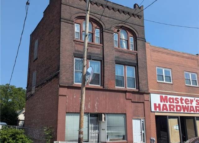 Property at 7546 Roslyn St, Swissvale, PA 15218, 7 beds, 3.5 baths