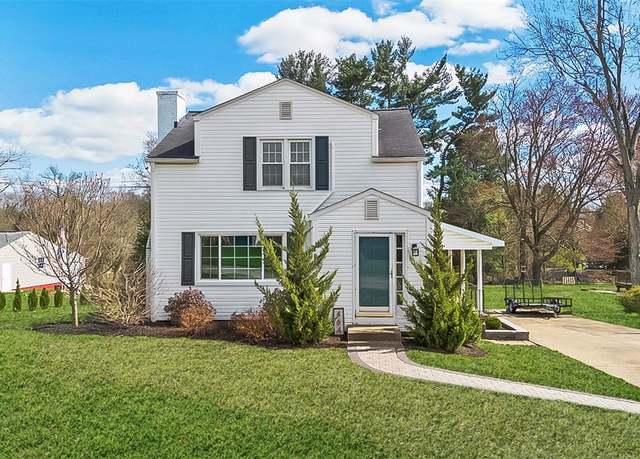 Property at 464 Crescent Blvd Ext, Moon/crescent Twp, PA 15046, 3 beds, 1.5 baths