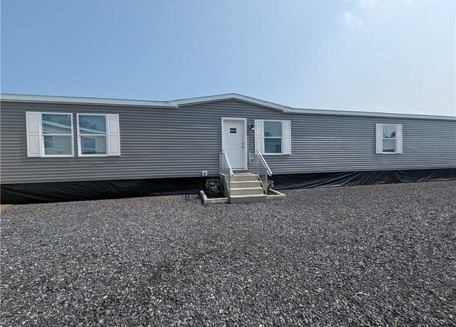 Property at 310 Ash St, Saltlick Twp, PA 15462, 3 beds, 2 baths
