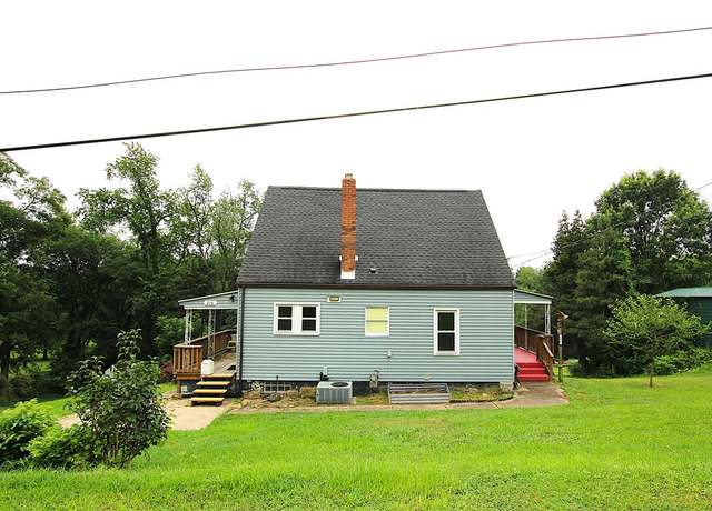 Property at 216 Duffy Dr, Moon/crescent Twp, PA 15108, 2 beds, 2 baths