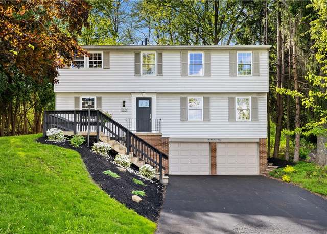 Property at 209 Glengarry Dr, Moon/crescent Twp, PA 15108, 4 beds, 2.5 baths
