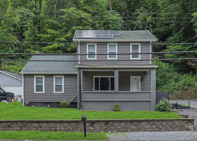 Property at 39 Mcgovern Blvd, Moon/crescent Twp, PA 15046, 4 beds, 2 baths