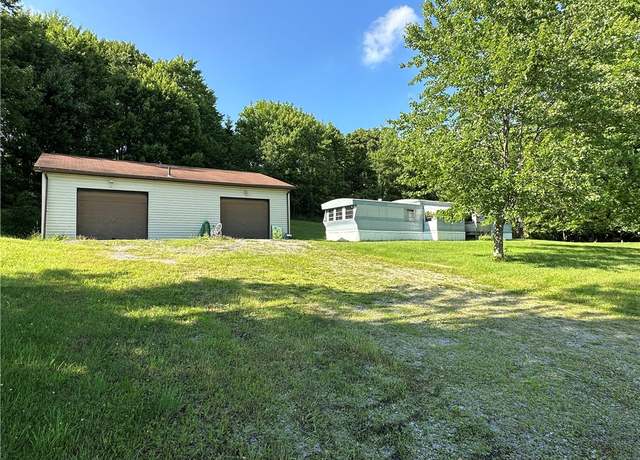 Property at 140 Shady Tree Ln, Clay Twp, PA 16001, 3 beds, 3 baths