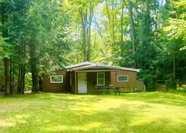 Property at 1310 Frazier Trl, North-other Area, PA 16239, 2 beds, 1 bath