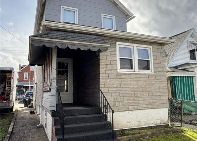 Property at 311 1/2 Beech St, Vandergrift - Wml, PA 15690, 2 beds, 2 baths