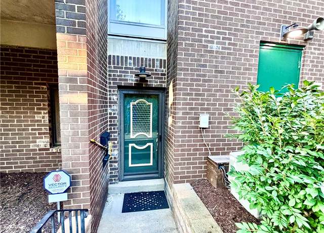 Property at 4007 Charlemagne Cir, Ross Twp, PA 15237, 2 beds, 2.5 baths