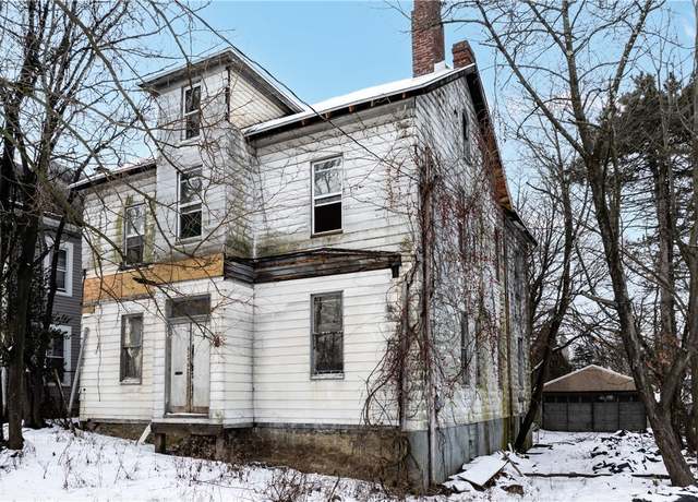 Property at 3105 Perrysville Ave, Observatory Hill, PA 15214, 6 beds, 3 baths