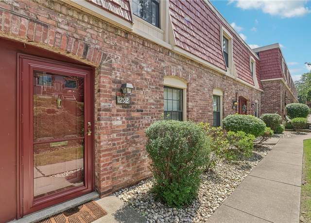 Property at 1292 Pennsbury Blvd, Pennsbury, PA 15205, 2 beds, 1 bath