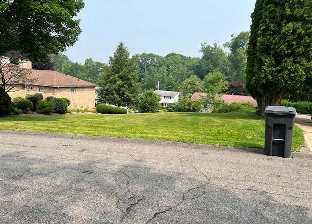 Property at 125 Emerson Dr, Zelienople Boro, PA 16063, 0.5 baths
