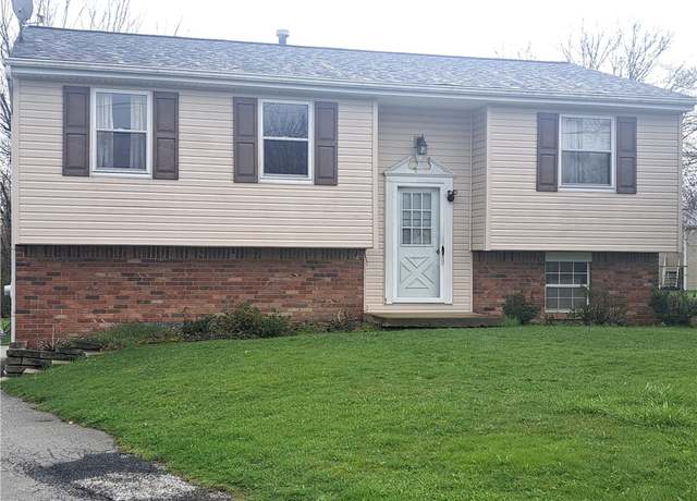 Property at 125 Eleanor Dr, Latrobe, PA 15650, 3 beds, 1.5 baths