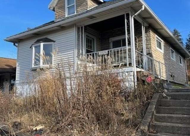 Property at 2004 Victoria Ave, Arnold, PA 15068, 3 beds, 1 bath