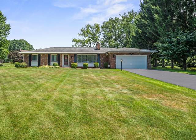Property at 895 Christy Rd, Hermitage, PA 16148, 3 beds, 2 baths