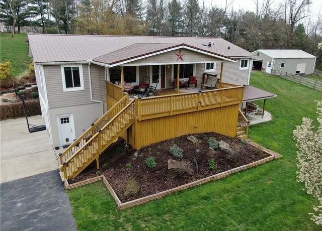 Property at 100 Geilar Ln, Cecil, PA 15317, 4 beds, 3 baths