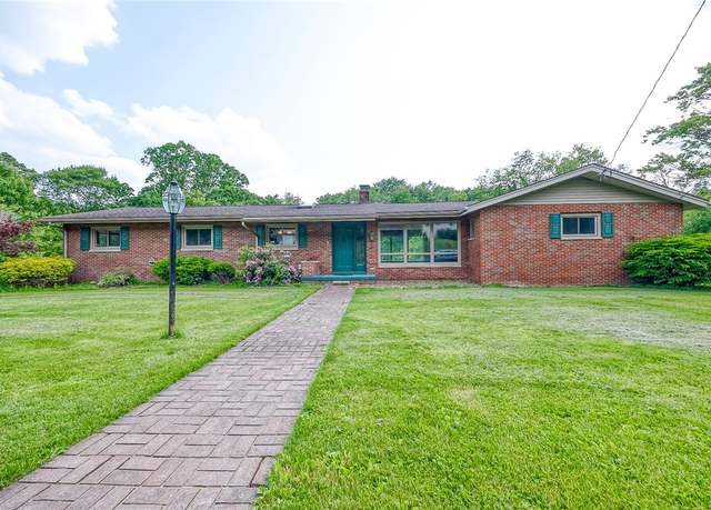 Property at 821 Chateau Dr, Franklin Twp, PA 16117, 4 beds, 3 baths