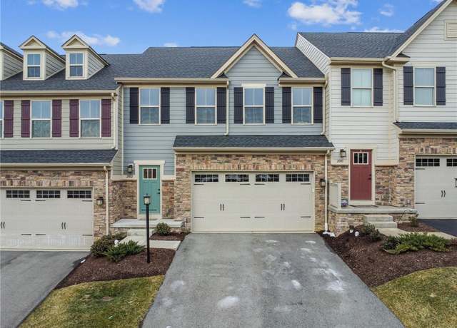 Property at 2002 Callaway Dr, Jeannette, PA 15644, 3 beds, 2.5 baths