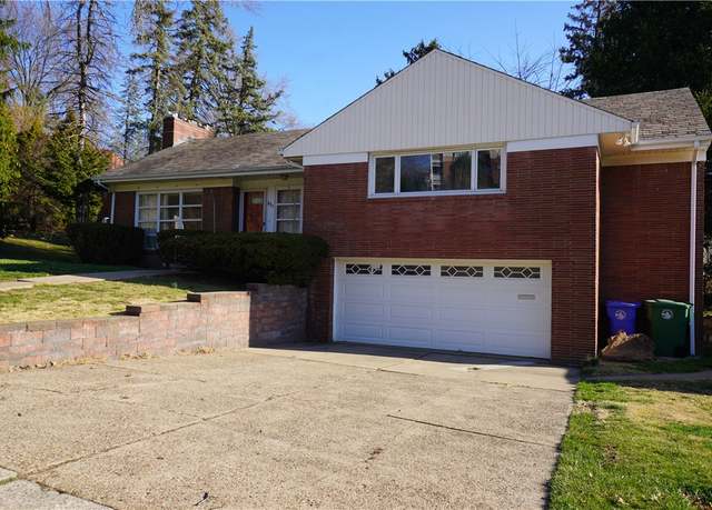Property at 831 Baldwin, Castle Shannon, PA 15234, 3 beds, 2.5 baths