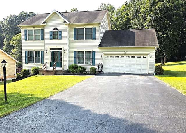 Property at 207 October Dr, Twp Of But Se, PA 16002, 3 beds, 2.5 baths