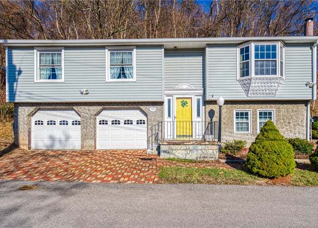 Property at 933 Mcintosh Dr, Mckeesport, PA 15132, 3 beds, 2.5 baths