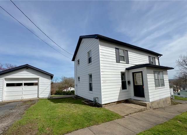 Property at 225 E Venango St, Mercer Boro - Mer, PA 16137, 2 beds, 1.5 baths
