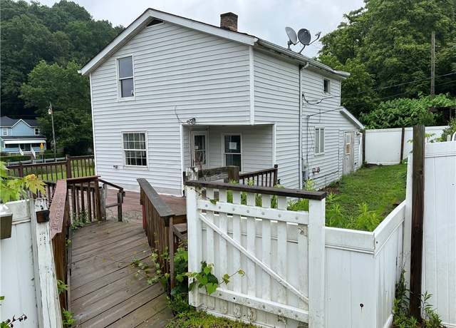 Property at 402 N 10th St, Apollo Boro, PA 15613, 3 beds, 1 bath