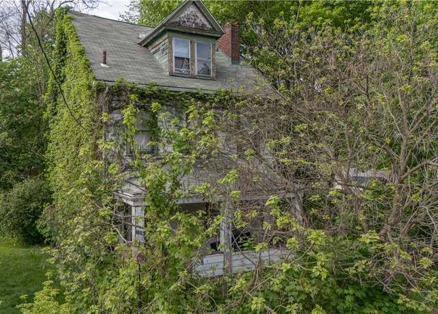 Property at 1235 Division Ave, Moon/crescent Twp, PA 15046, 3 beds