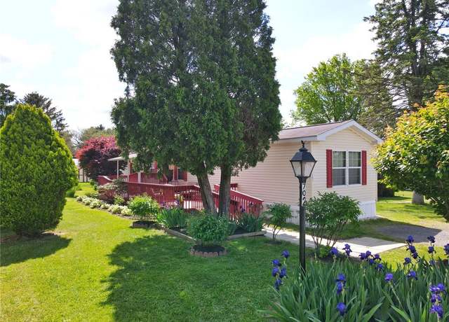 Property at 702 Dauphin Dr, Cranberry Twp, PA 16066, 3 beds, 2 baths