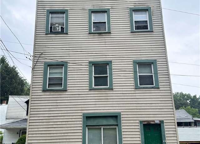 Property at 3027 Stayton St, Marshall Shadeland, PA 15212, 6 beds, 3 baths